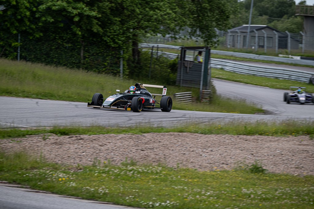 Julius Dinesen fik sin første heatsejr i weekendens første heat
(Foto: Formel 4 Danmark)